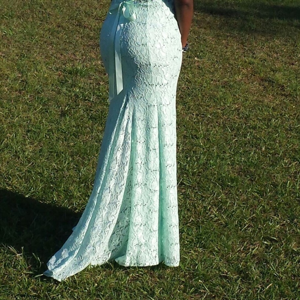 Prom dress - Picture 2 of 3